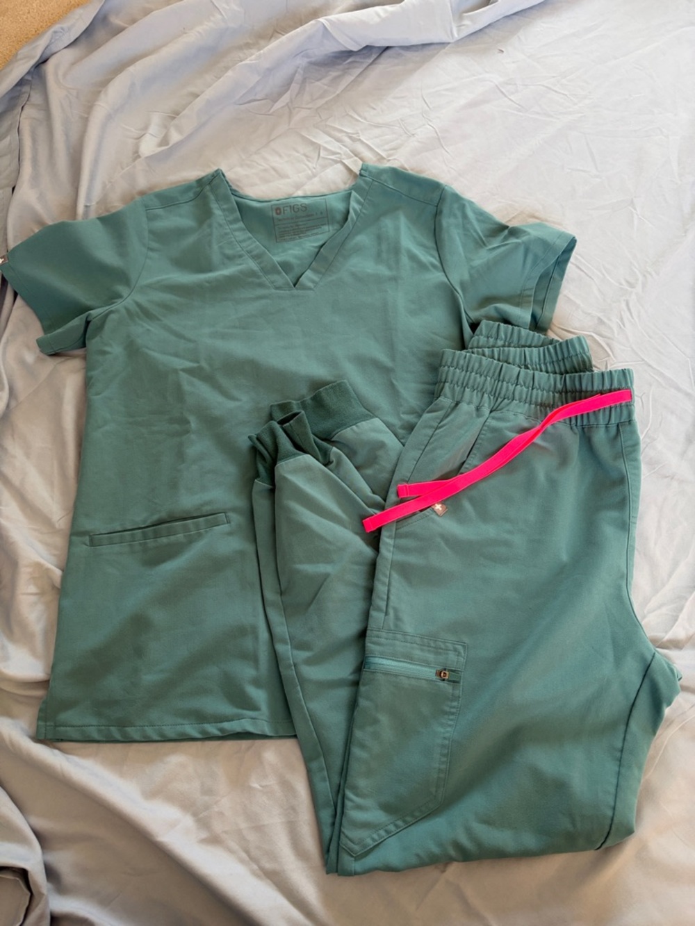 Hydrogen-Green Figs Medical Scrub Set with Pink Drawstring